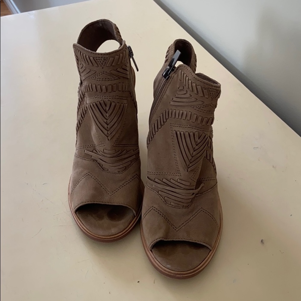 Vince Camuto open toe Booties - Picture 2 of 3